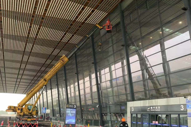 潮南玻璃幕墙维护和保养